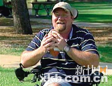 男子被火车碾成两段后奇迹生还