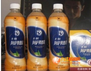 网曝知名品牌阿萨姆奶茶开封几天后成胶冻状 极其恶心