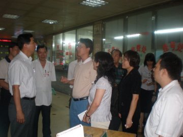 广东省民政厅厅长刘洪视察越秀区困难群众免费社区门诊工作