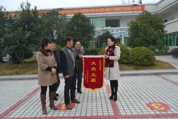 怀仁捐20000元为乡村修路