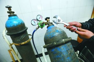 网曝医院无扳手开氧气罐致产妇死亡