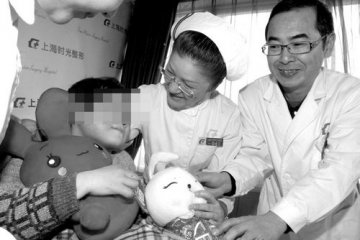 乞儿任芳芳的伤早该治