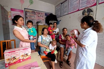 特困儿童吃上营养包