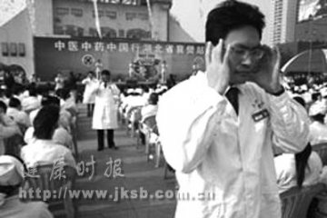 “中医行”走进湖北教按摩
