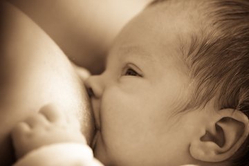让人动容的母乳喂养温馨时刻