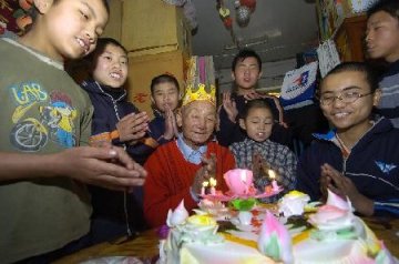 老汉20年收留救助400余流浪儿童