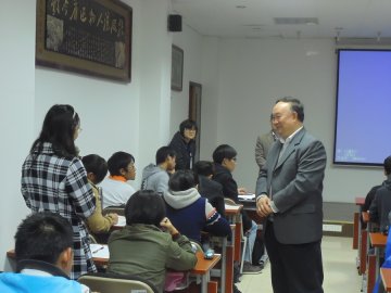 段金廒副校长与大学生漫谈科研之路
