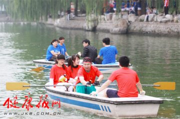 北京肿瘤医院举行“喜迎院庆35周年”划船比赛