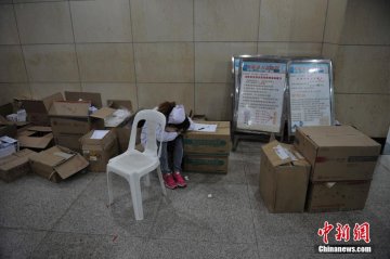 云南鲁甸震区：疲惫的医生和志愿者