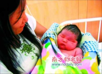 41岁高龄产妇生下14斤巨婴