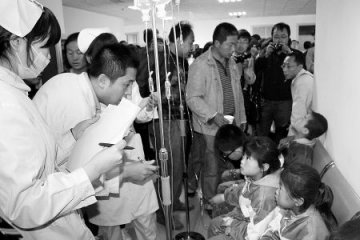 小学生集体食物中毒251人送医院治疗