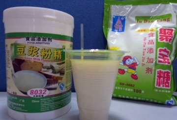 沈阳部分店铺用添加剂兑水制豆浆 长期食用有害