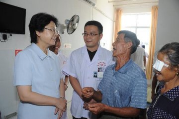 李斌主任在江西省赣州市调研时指出：加大支持力度 落实帮扶责任促进赣南原中央苏区卫生计生事业振兴发展