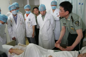 最相信亲人解放军