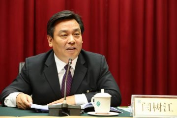 国家中医药管理局副局长闫树江主持2015年全国中医药工作会议大会交流