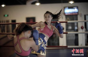 都市白领变身“女汉子”