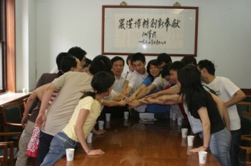 院校召开四川籍地震受灾学生座谈会