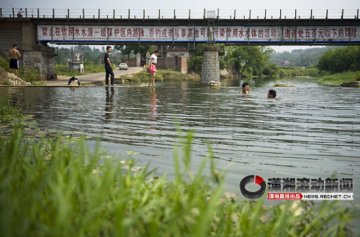 水厂取水口成澡堂 环保部门称监管难