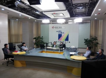 张成仁副局长带队参加行风连线节目宣传“居民大病医保”政策