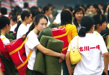 谁来给他们父母般的爱？