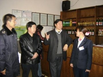 国家食品药品监督管理局对我市餐饮服务食品安全整顿工作进行阶段性检查