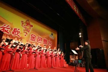 老年人金秋放歌唱响健康晚年