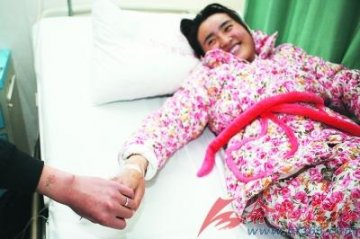 年轻女子五脏六腑全长反 心跳出现在胸腔右侧