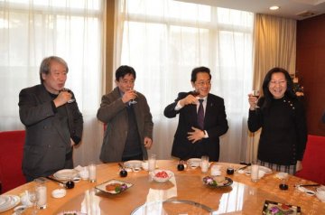 日本国立富山大学常务副校长济木育夫教授和服部征雄教授应邀来学校访问