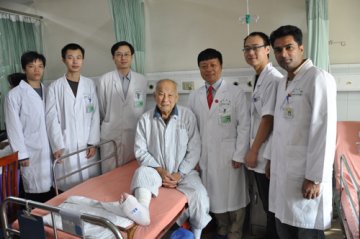 孙逸仙纪念医院为87岁老伯成功施行心不停跳冠脉搭桥术