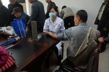 陕西省荣复军人第二医院为优抚对象义诊送药