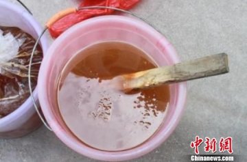 3名男子造假蜂蜜近万斤卖往6省：明矾勾兑