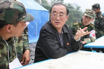 卫生部党组书记高强到灾区指导医疗防疫工作