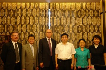 于文明副局长会见奥克兰大学代表团