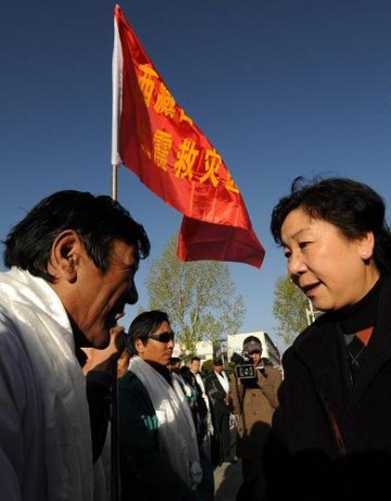 西藏自治区医疗队开赴玉树地赈灾区