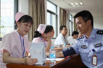 摄影报道：省干院：把健康送给“最可爱的人”