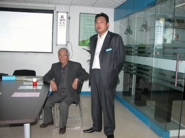 2005年我国“近视”问题催生250亿元市场