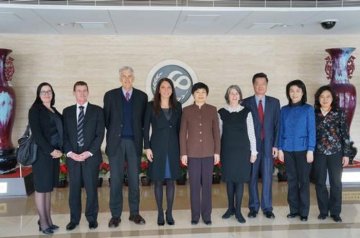 崔丽会见玛丽斯特普国际组织副总裁一行