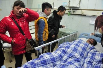 贵州凯里市龙场镇爆炸事件伤者在医院接受救治