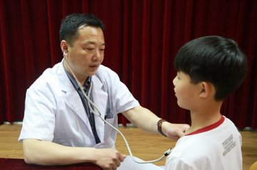 开封光大医院走进SOS儿童村