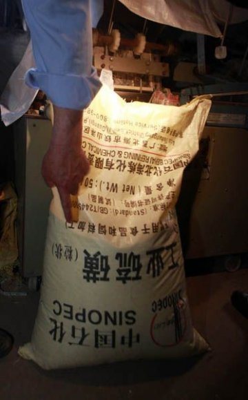 广西工厂使用违禁化学品亮白竹筷 揭亮白黑幕