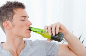 男人喝酒后要慎用药物 5种食物是男人解酒“良药”