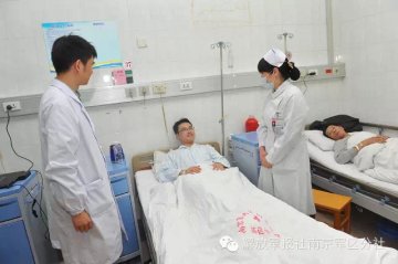 为他点赞！军医林敏阑尾炎发作，忍痛完成4台手术