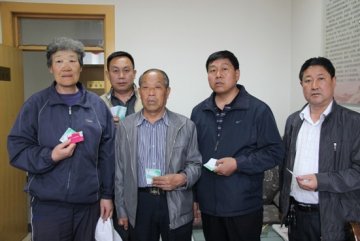 新城区民政局为优抚对象发放医疗卡和体检卡
