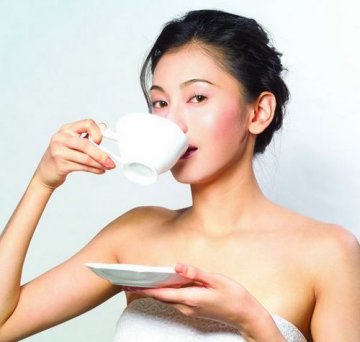 美容养生：想让皮肤老得慢？坚持做五件事