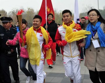 奥运冠军为癌症患者“义跑”