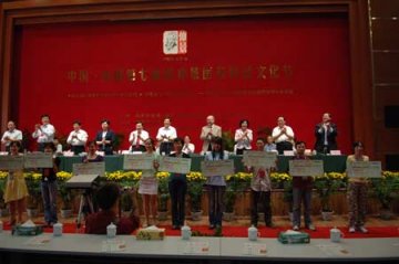 二百名中医药院校学子接受张仲景奖学金