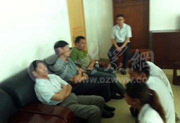 无视“跪求”狂打记者 寿光人民医院“要人命”