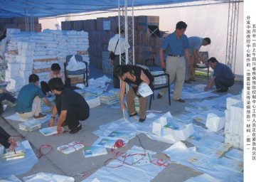 四川省疾控中心全力发放中国疾控中心编印的宣传资料