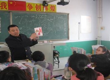 河北省清河县进校园开展艾滋病防治宣传活动