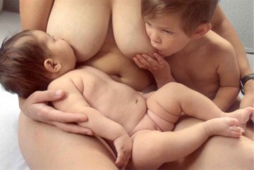 让人动容的母乳喂养温馨时刻